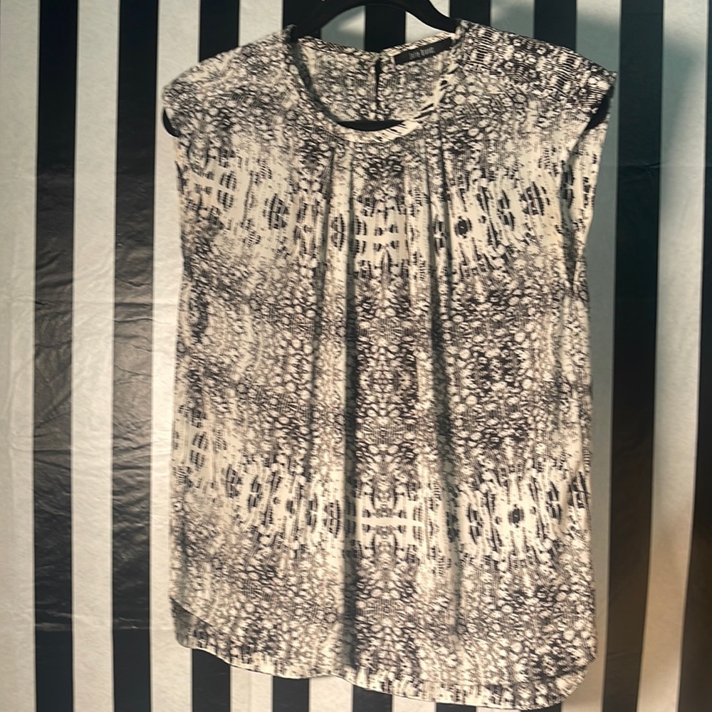 Julie Brandt Black and White Blouse. Size: 38/ small